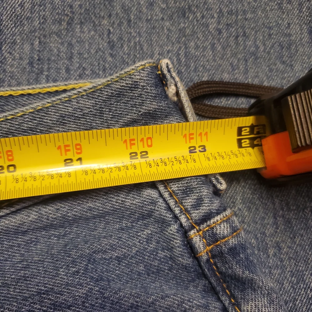 Levis excellent no